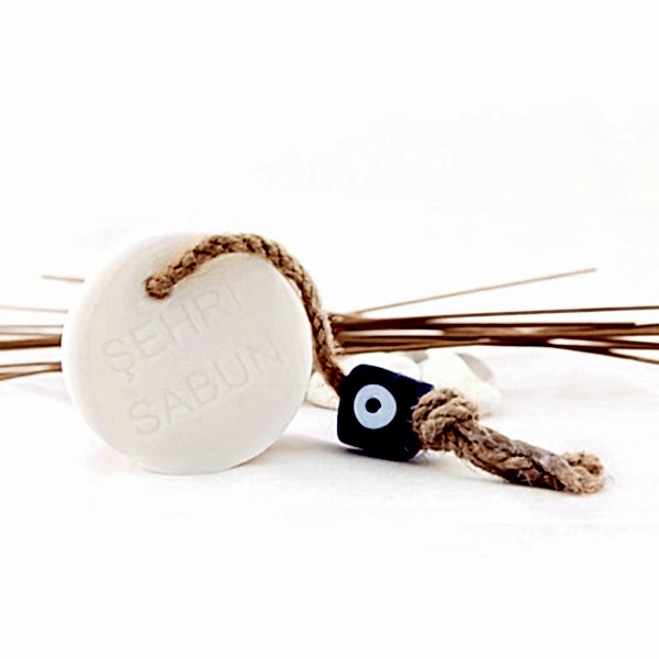 BATH WITH ROPE BEADS